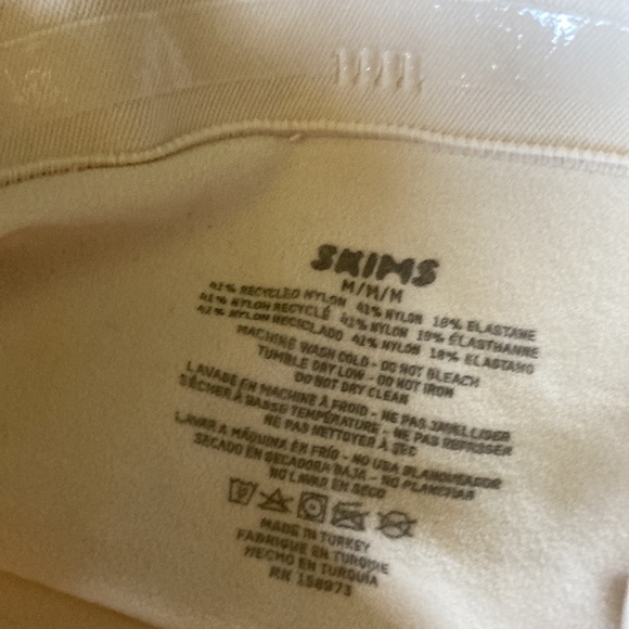 Skim’s - Picture 8 of 10